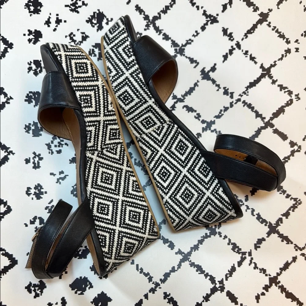 14th & Union Black & White Geometric Women’s Wedge Sandals - US Size 8.5 M - GUC